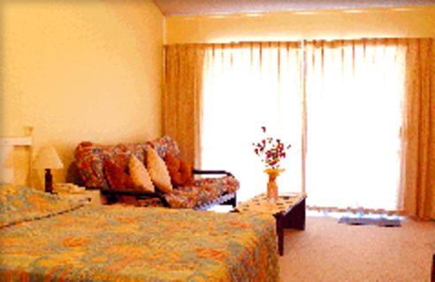 Auckland Airport Pacific Inn Стая снимка