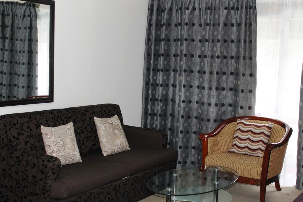 Auckland Airport Pacific Inn Стая снимка